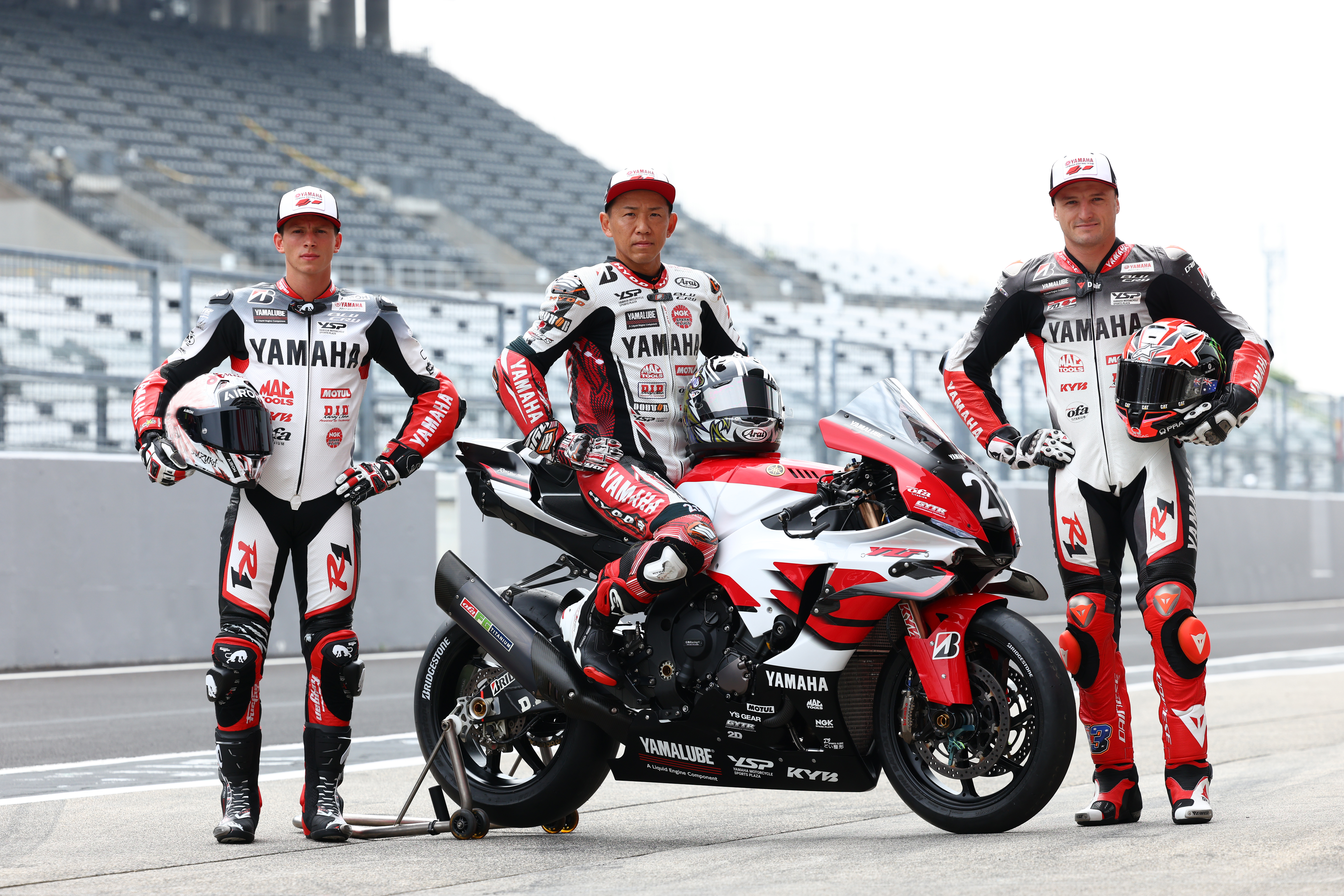 TEAM YAMAHA RACING 写ルンです Yamaha Racing Team Riders Gather in Suzuka as Anniversary YZF-R1